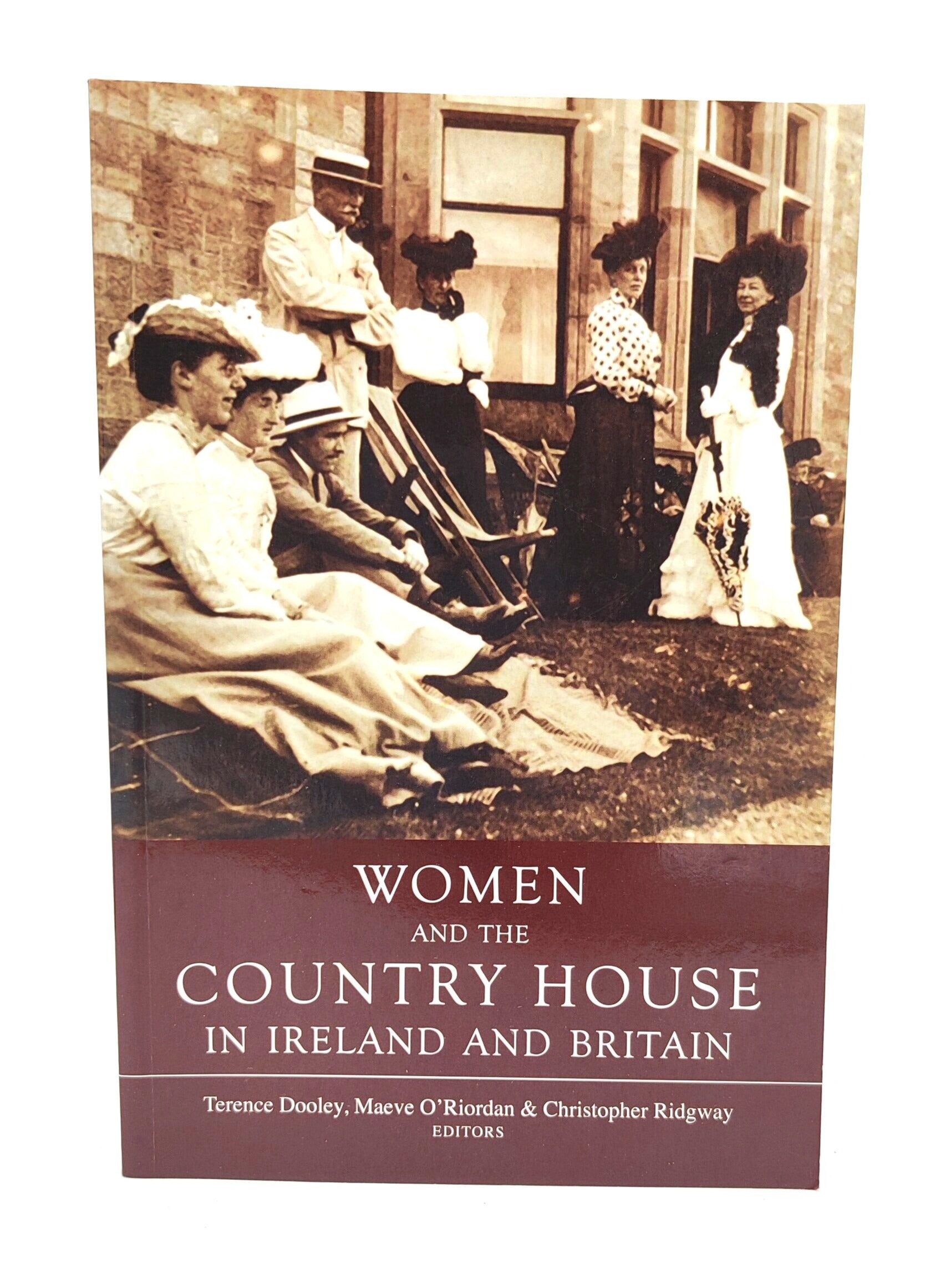 Women and the Country House in Ireland and Britain Paperback Book
